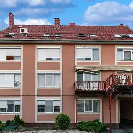 Smiley Apartman 아파트 에게르
